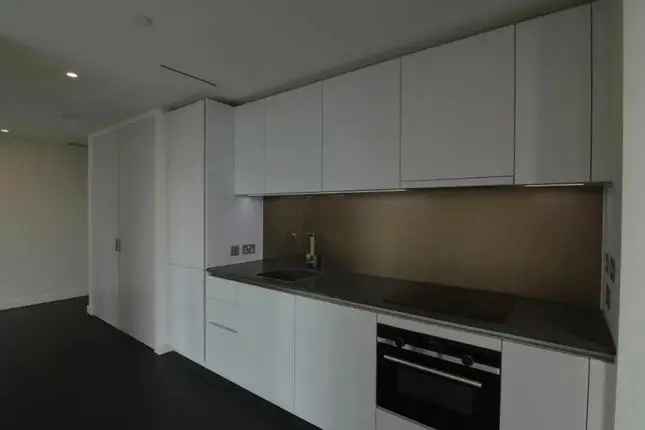 Flat to rent in SW8