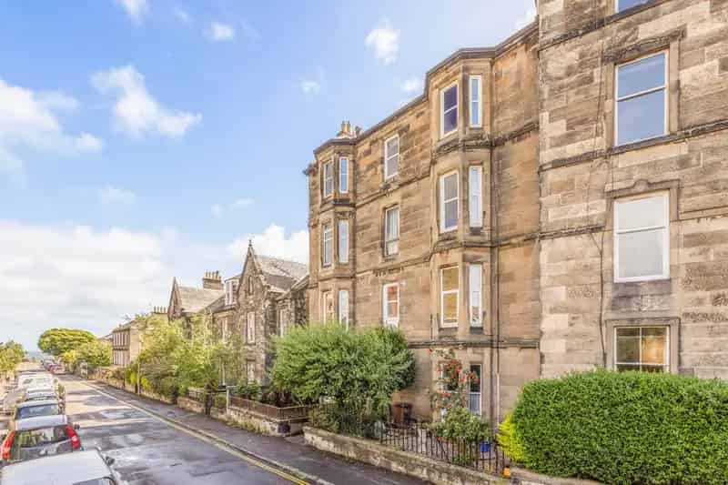 2 Bedroom Flat for Sale in Edinburgh