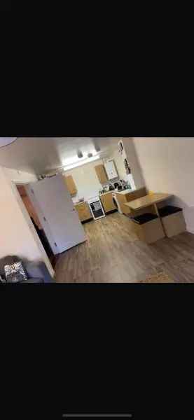 Large 2 Bed Ground Floor Apartment with Driveway