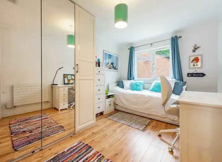 2 Double Bedroom House Near Parks and Schools
