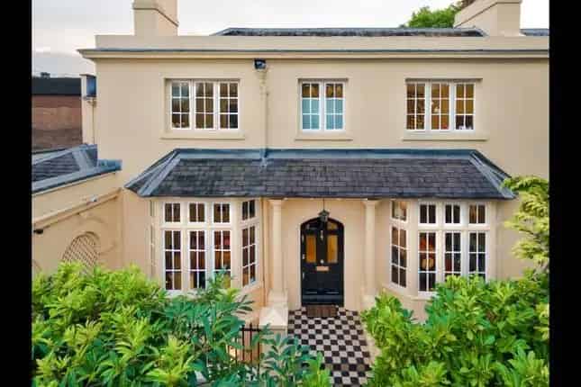 Regents Park Grade II Listed House 3 Double Bedrooms En-Suite