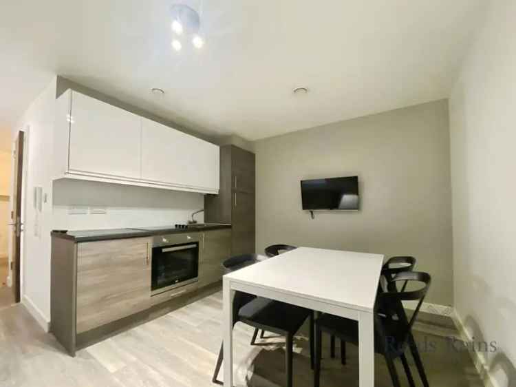 Liverpool City Centre Studio Flat for Sale - Near Shops and Stations