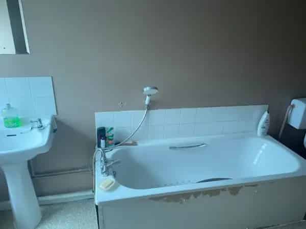 2 Bed Terraced House Near Schools and Parks
