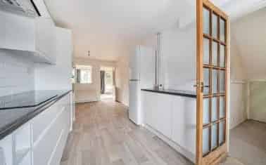 5 Bedroom House Near Town Centre and M5