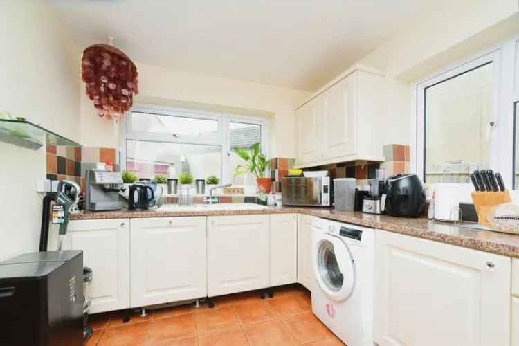 Four Bedroom Semi Detached House with Large Garden and Gym