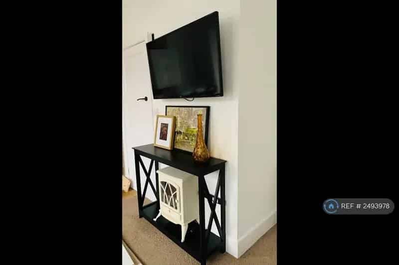 Fully Furnished Studio Flat All Bills Included King Size Bed