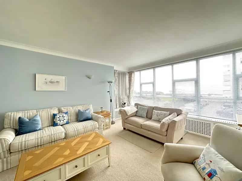 2 Bedroom Flat Sea View Residents Parking Heating Included