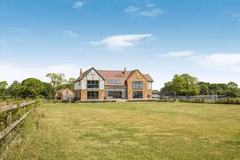 Luxury 5-Bed Farmhouse on 36 Acres with Annexe and Garage