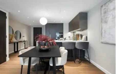 Flat to rent in Carnation Way, London SW8