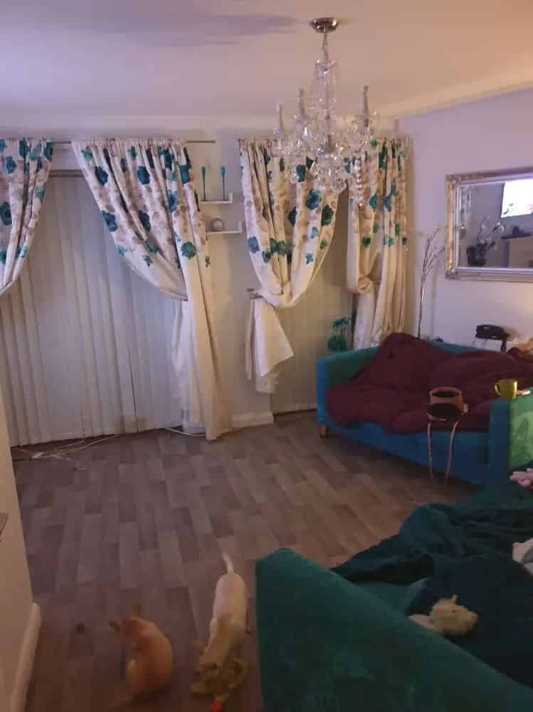 Cozy House Near Town Centre and Train Station