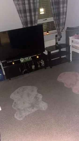 2 Bed House with Large Kitchen and Garden Ideal for Growing Family