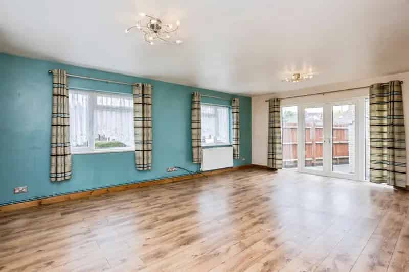 Spacious 3-Bedroom Bungalow with Garden and Garage