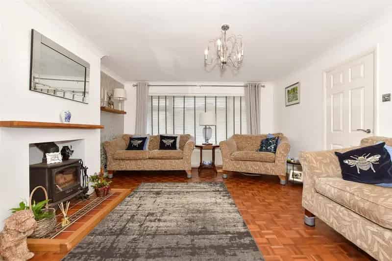 3 Bedroom Detached House For Sale Near Loose Primary School