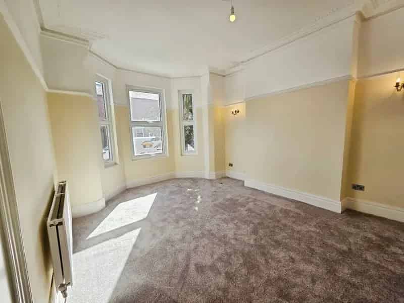 6 Bedroom End Terrace House to Rent Merseyside