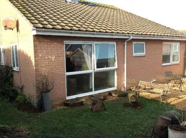Bungalow with Large Living Room and Private Garden