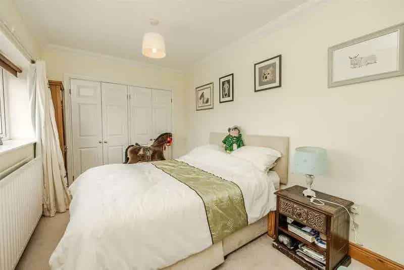 4 bed house for sale