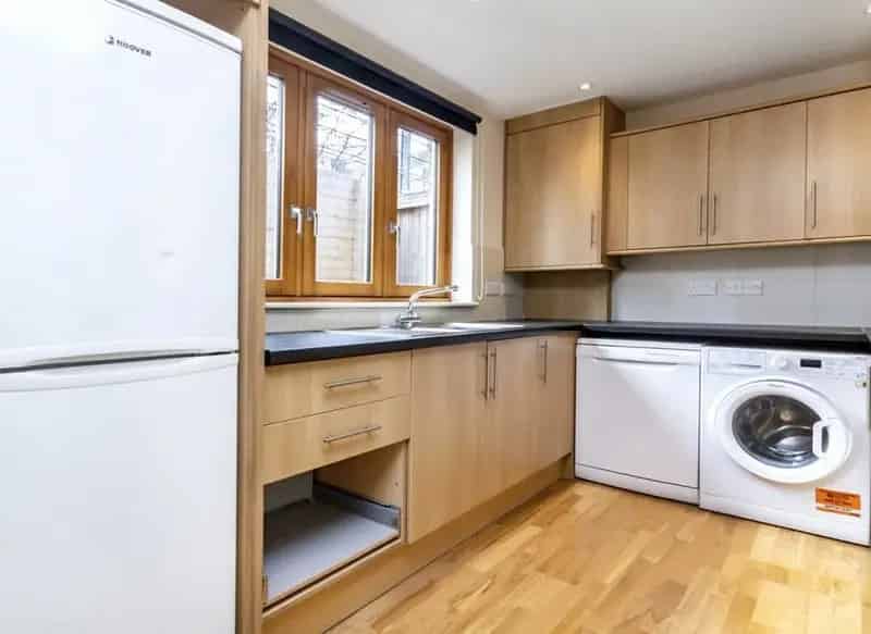 One Bedroom Flat Near Battersea Power Station Chain Free
