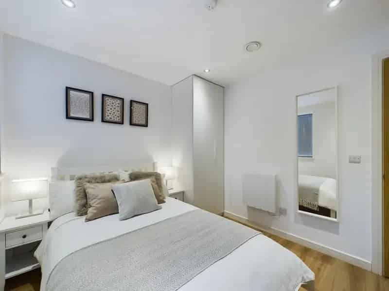 1 Bedroom Apartment Number One Bristol