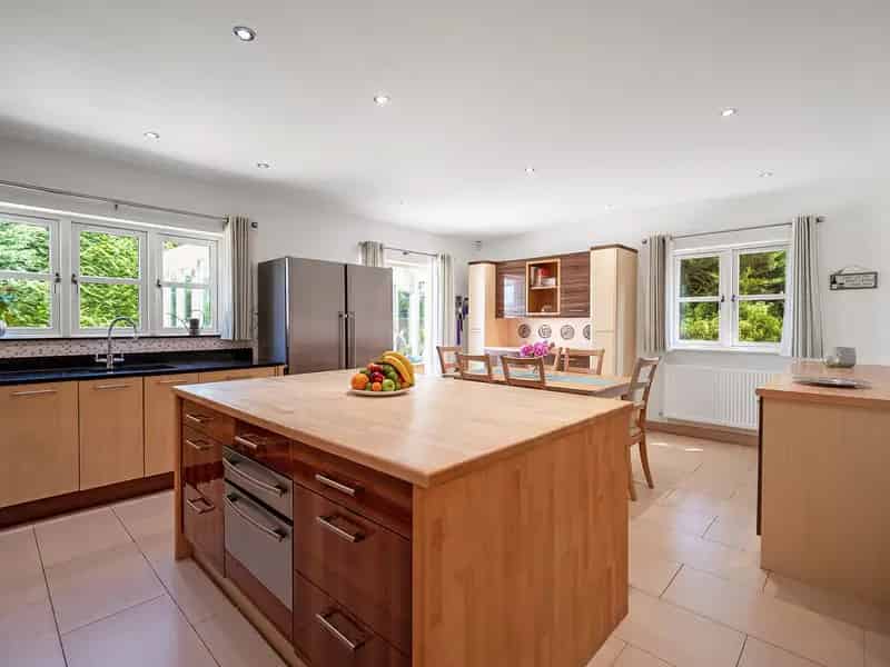 5 Bedroom Detached House Earlswood Gated Development