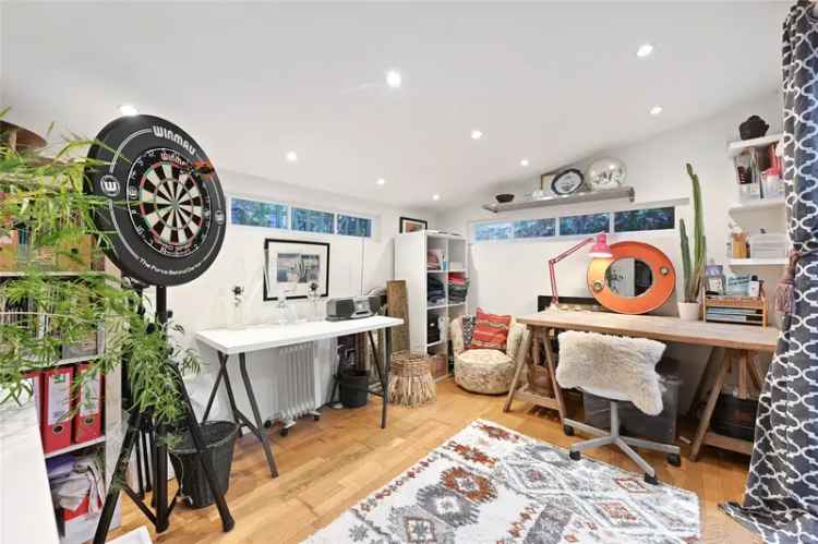 2 Bedroom Flat London Stunning Garden Summer House