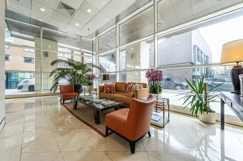 1 Bedroom Flat for Sale in Prestigious Building