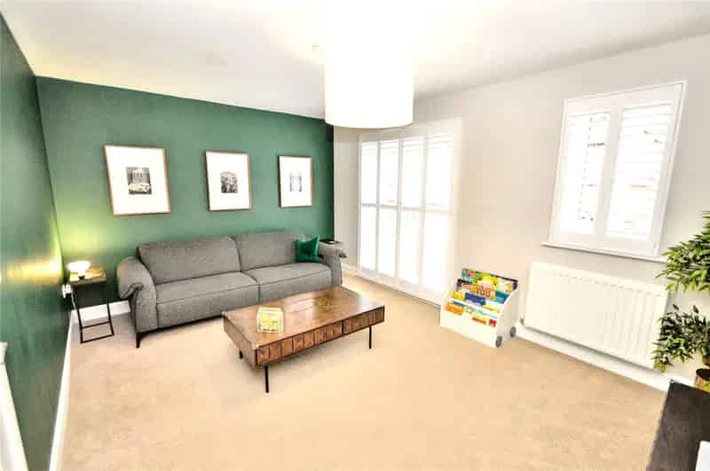 Four Bedroom Modern Townhouse Near Leeds City Centre