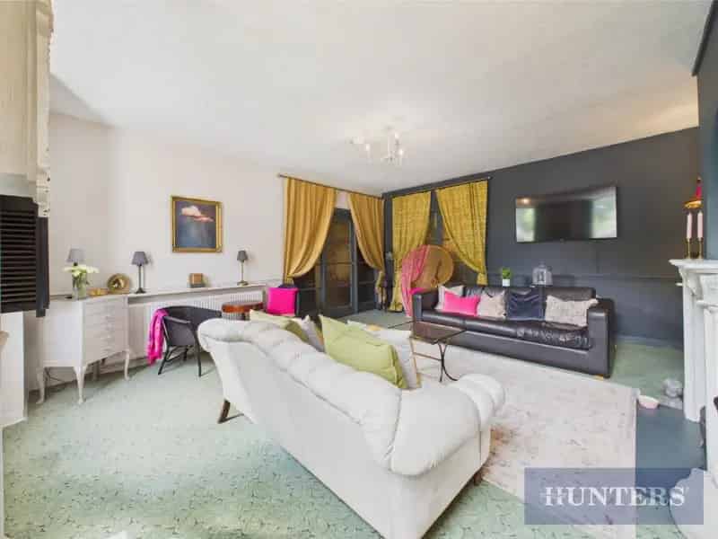 2 Bedroom Garden Flat For Sale in Scarborough's Art & Museum Quarter