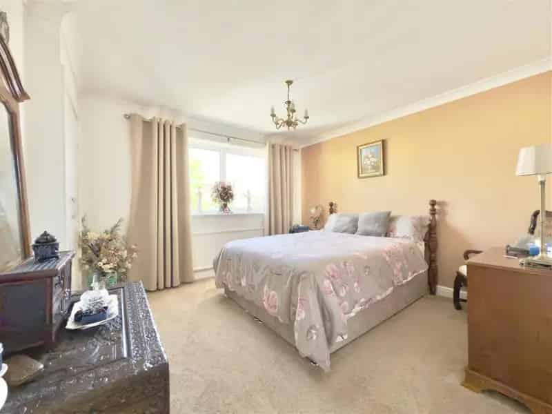 4 Bed Detached House for Sale in Silkstone