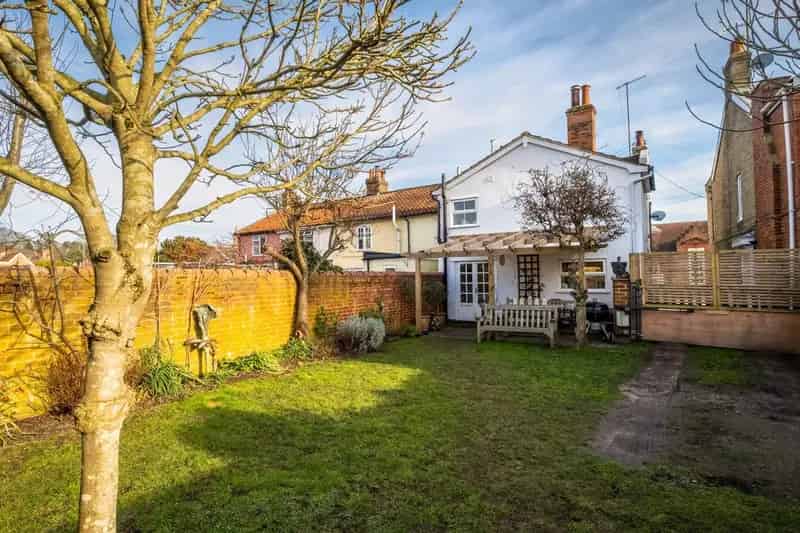 Charming 5 Bedroom Cottage Near Woodbridge Town Centre