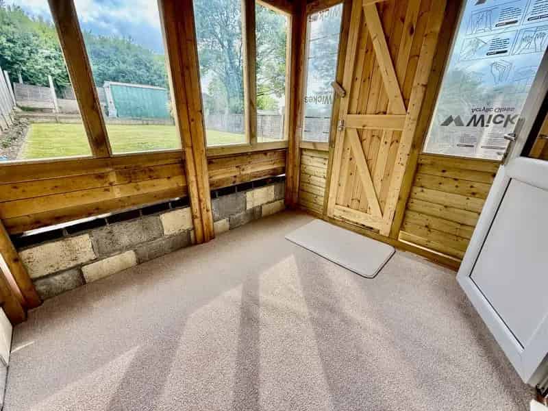 2 Bedroom Semi-Detached House to Rent Near Amenities