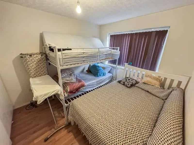 1 Bed Flat for Sale in Slough - Ideal for First-Time Buyers