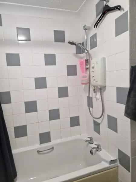 2 Double Bedroom House with Garden and Driveway