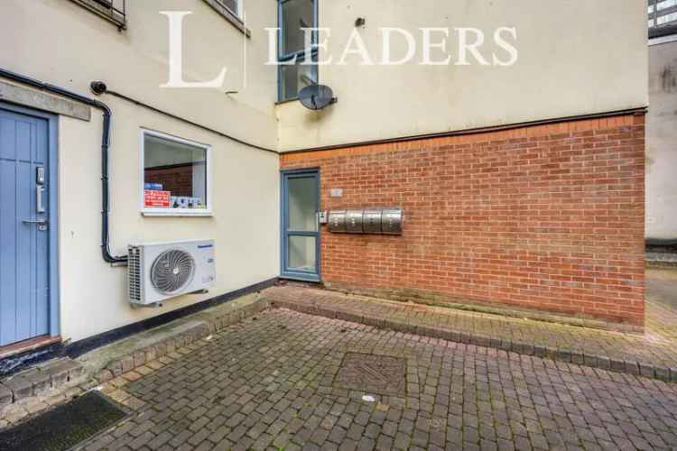2 Bedroom Apartment Bedford Town Centre Off Road Parking