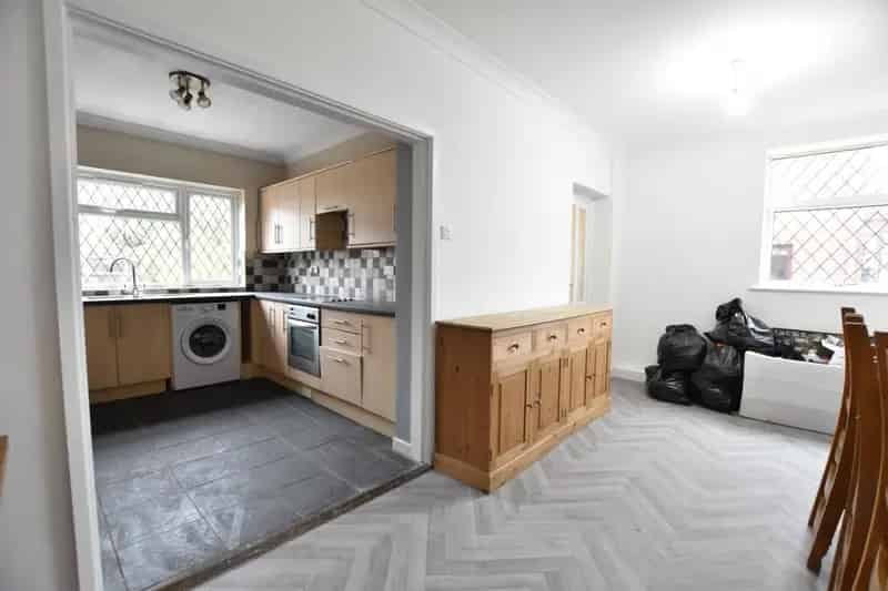 3 bedroom House
 For Sale 
Total Size: 1011 SQ FT