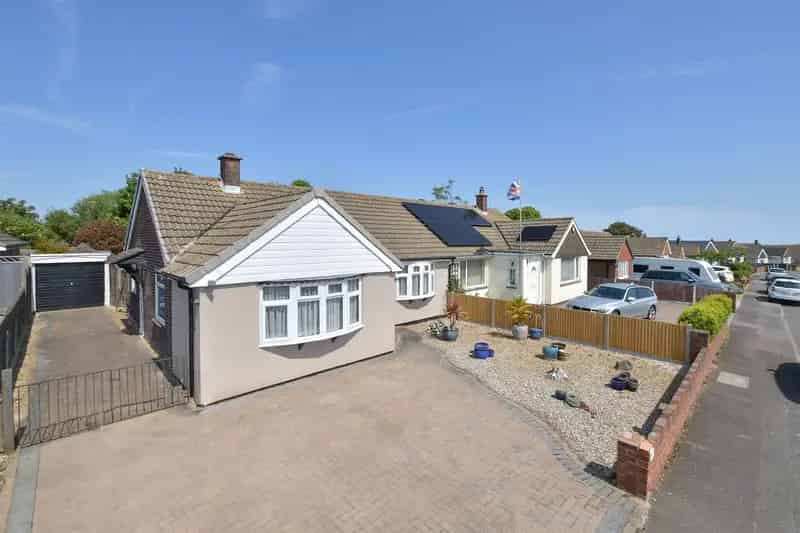 2 bedroom semi-detached bungalow for sale