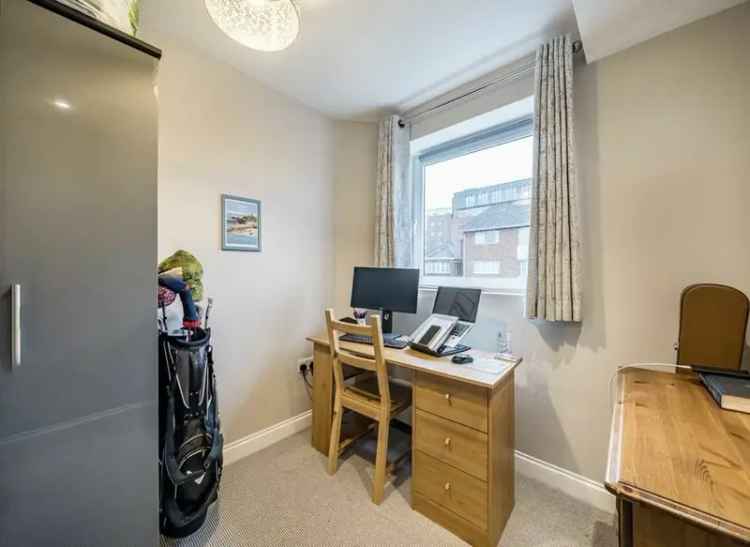 Wimbledon Town Centre 2-Bedroom Apartment No Onward Chain