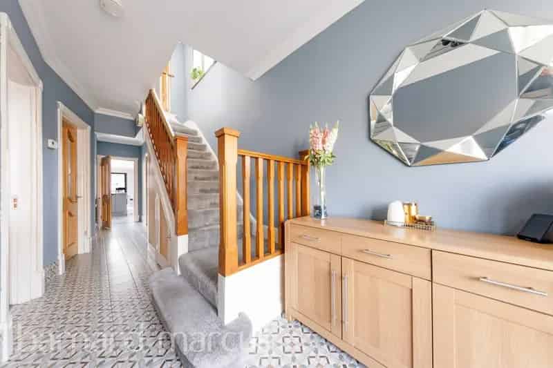 5 Bedroom Family Home Near West Croydon Station