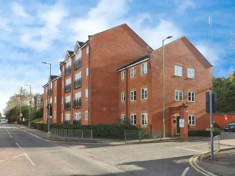 Chain Free Ground Floor Flat Near Apsley Station