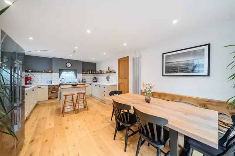 3 Bedroom Detached House For Sale Near High Street