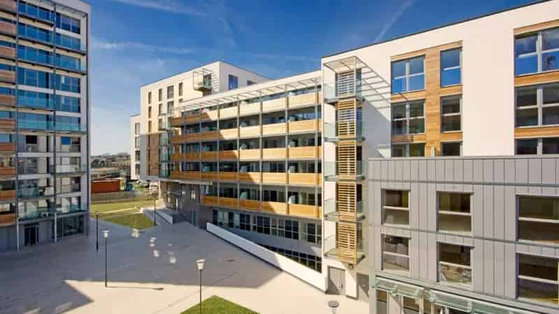 Greenwich Ground Floor Flat Near Shops and Stations