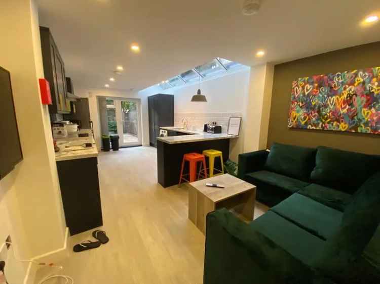 5 Bedroom Terraced House To Rent