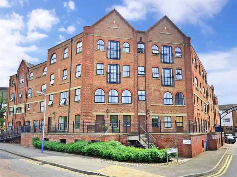 2 bedroom flat for sale