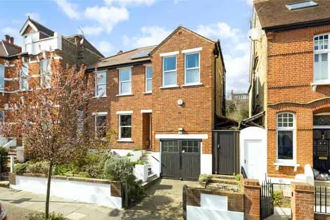 5 Bedroom Detached House for Sale in Wimbledon