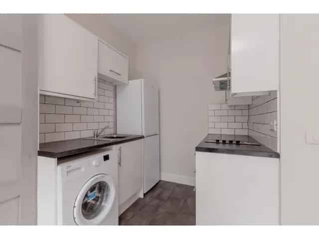 1 Bedroom Flat for Sale Near City Center