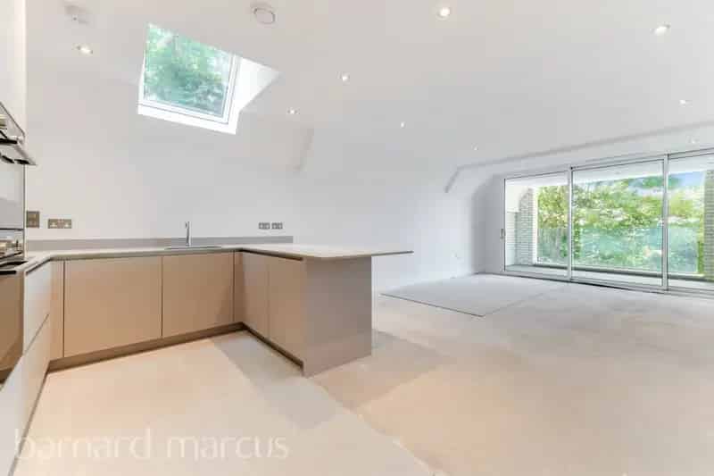 3 Bed 2 Bath Apartment in Purley with Private Terrace and Breathtaking Views