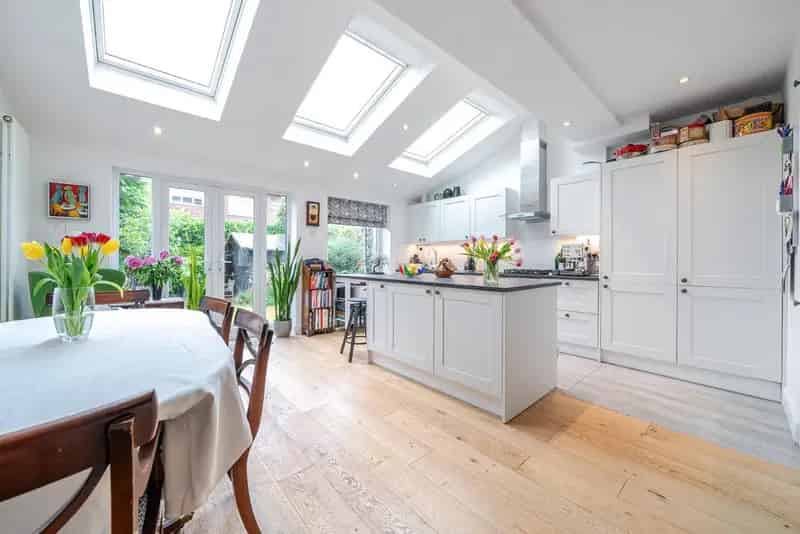 Four Bedroom Family House Near Wimbledon Chase Primary School