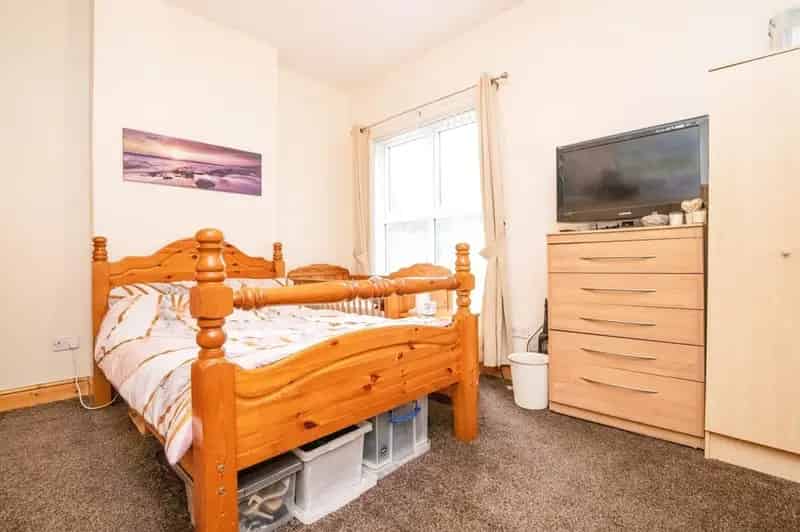 Spacious 3-Bed Victorian House - Modern Kitchen & Bathroom