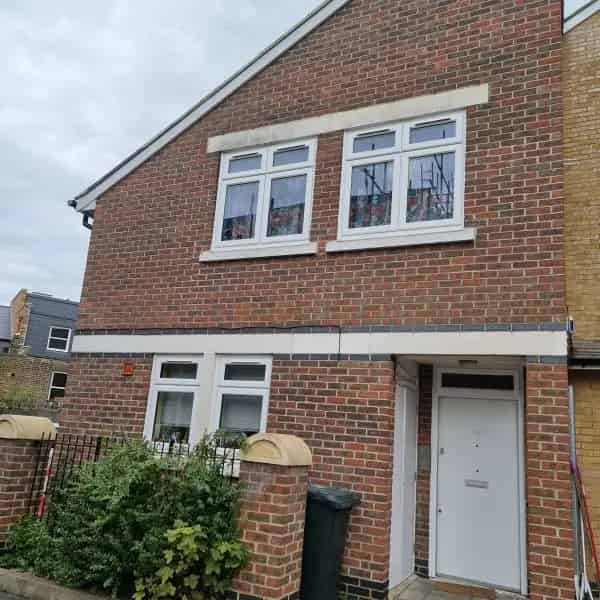 3 Bed House With Garden Parking and Storage
