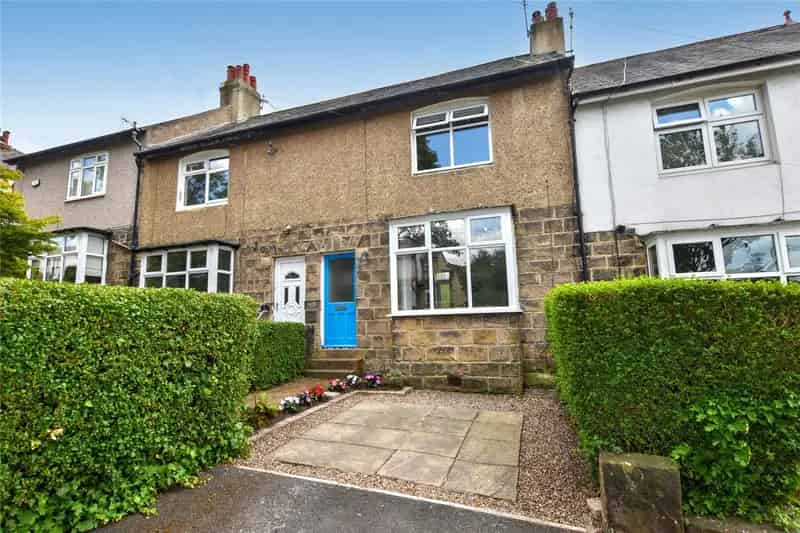 2 Double Bed House with Off Street Parking and South Facing Garden