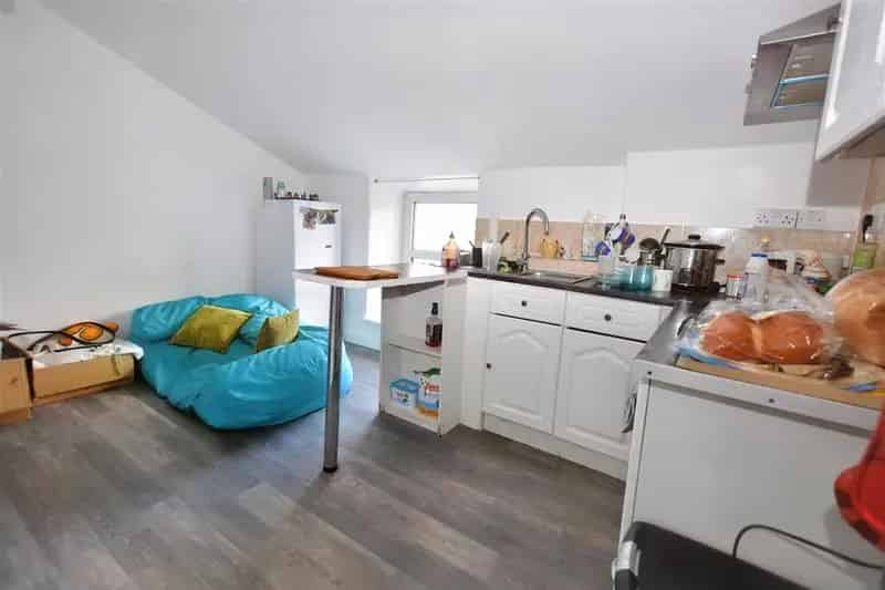 2 Bedroom Flat for Sale near Camborne Town Centre